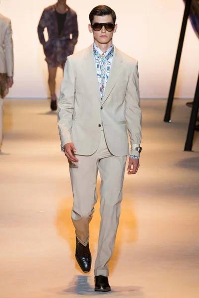 Look 12